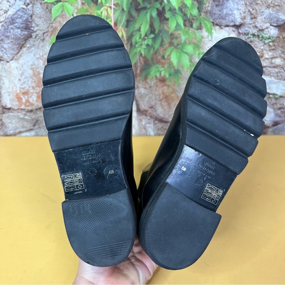 STUART WEITZMAN Black Leather Chelsea Boots, 6B - Picture 7 of 13